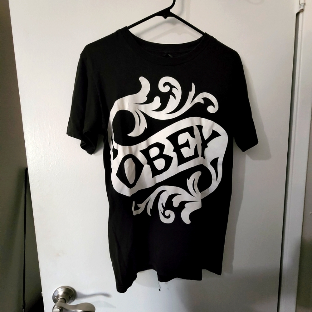 Obey T-shirt men's Small